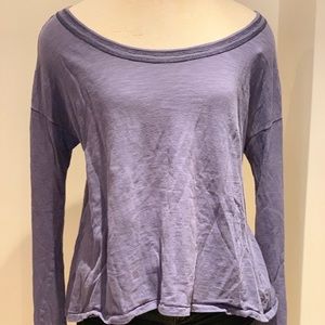 Long sleeved scoop-neck shirt